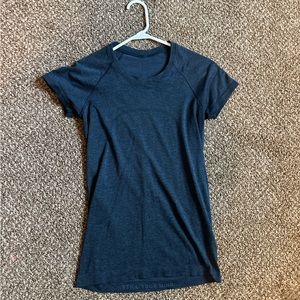 LULULEMON TRUE NAVY SWIFTLY TECH SIZE 6